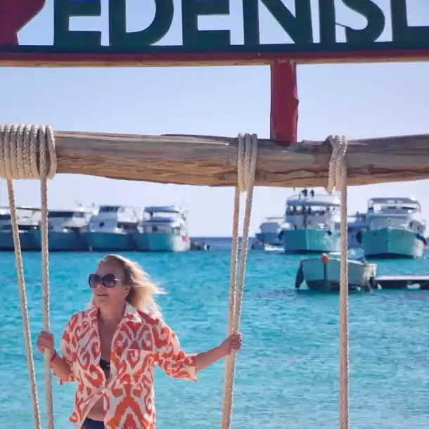 СКАНДАЛ! Зам.-кметицата на В. Терзиев - Надежда Атанасова се разпищоли по гащи