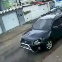 Шокиращо! Собственик на кола премаза крадец по време на грабеж!