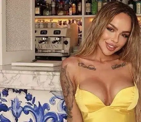 Сузанита показа новия си силикон