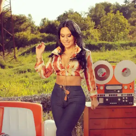 Теди Кацарова в шокираща хорър приказка с БНБенд!