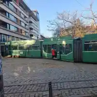 Шок! Трамвай дерайлира на площад "Журналист" в София!