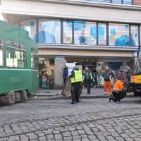 Шок! Трамвай дерайлира на площад "Журналист" в София!