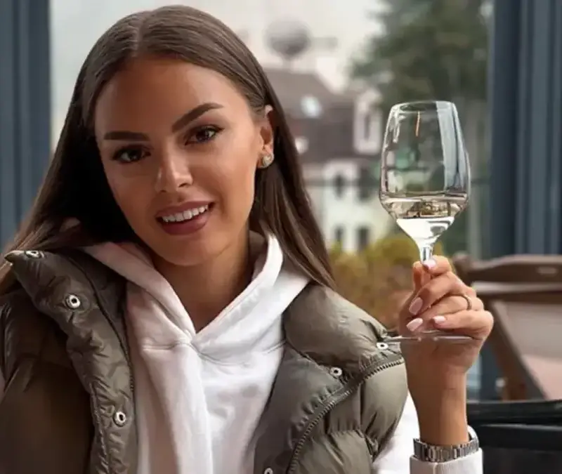 Виктория Капитонова с шокиращи цени за коледната приказка!