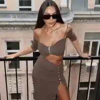 Все едно е лято: Алисия се съблече и хвърли бомба