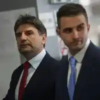 Записите от тоалетните отивали и в телефона на директора, в дома му открили 11 флашки