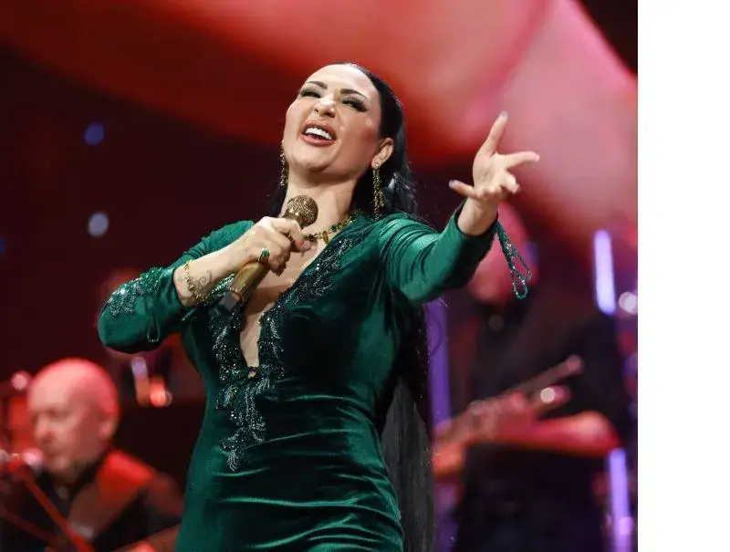 Засипаха Софка със злато за юбилея й! Ето какво й подари Слави Трифонов