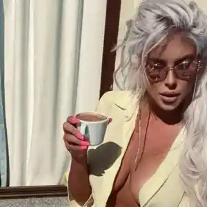 Андреа шокира с нова страст към кафето в Букурещ!