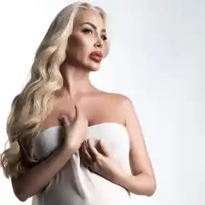 Антония Петрова подхвърля бебето като топка (ГАЛЕРИЯ СНИМКИ)