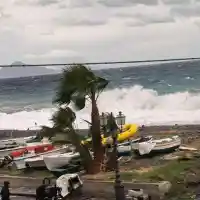 АПОКАЛИПСИС! Ураганът "Хари" връхлетя Марина от "Фермата" СНИМКИ