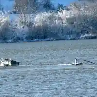 Шокираща катастрофа: Баржа с 1133 тона торове потъна в Дунав!