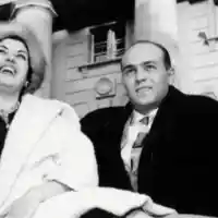 Бащата на Рая Пеева бесен: Отмъкнаха паметната плоча на Леа Иванова