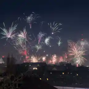 Беше като на война: Срутена църква и убити от фойерверки в Нидерландия