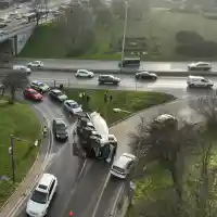 Шок на Цариградско шосе: Бетоновоз се обърна в центъра на София!