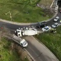 Шок на Цариградско шосе: Бетоновоз се обърна в центъра на София!