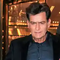 Чарли Шийн заора дъното! Проси, след като профука 147 милиона долара