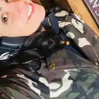 Деси Цонева  колекционира  екипи за ски