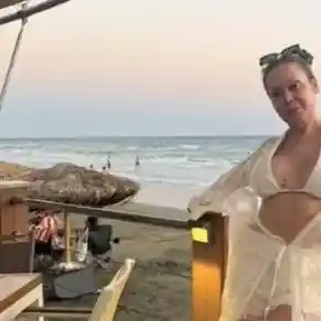 Евала, како!! 50-годишната Албена Вулева заби мъжага като канара! (заведе я в Дубай - СНИМКИ)