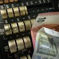 Шокираща трансформация: Левът слиза, еврото властва в България!