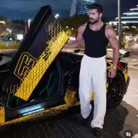 Големи пози: Фики се фука с Ламборгини