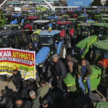 Гръцките фермери затварят безсрочно всички граници, включително тази с България