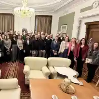 ИЗВЪНРЕДНО! Делян Пеевски се срещна с младежи от Кърджали - показа им Музея на Сглобката (СНИМКИ)