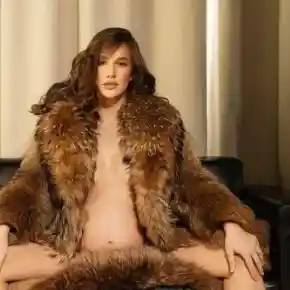 Шок! Бременната Лидия Василева позира гола и разкрачена!