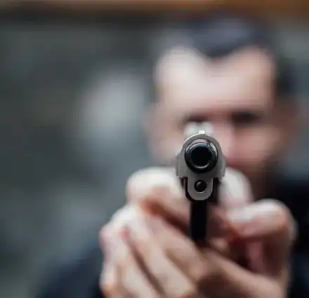 Шок и ужас: Фолкпевица заплашена с пищов по време на Нова година!