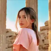 Марина Кискинова блести с автограф от Дан Браун!