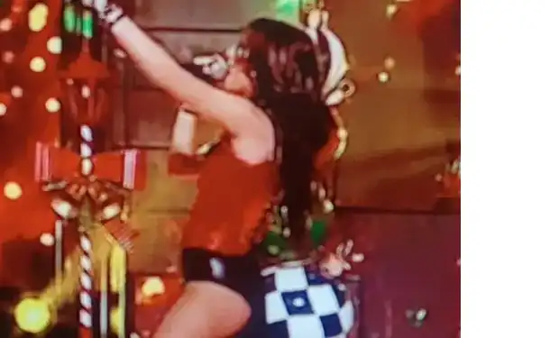 Михаела Маринова 2 години ходи по гащи (Снимки)