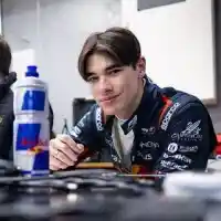 Модна икона: Никола Цолов впечатли Формула 2 с прически (СНИМКИ)