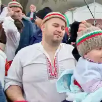 Шокиращо Ледено хоро в Калофер: 200 смели мъже в реката!