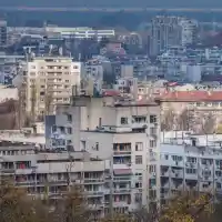 Скандал: Богати наематели обитават общински жилища в София!