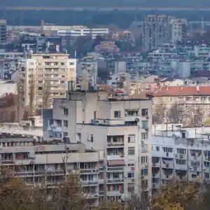 Скандал: Богати наематели обитават общински жилища в София!