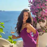 Шок! Българска дизайнерка завладя Азия с уникални рокли!