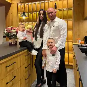 Шокираща селфи от кенефа на Атанасия Бачорска! Какво се случи в Панагюрище?