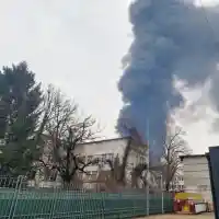 Пожар в Троян в складове на един от най-големите производители на възглавници (снимки)