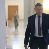 Скандал! Агентите на ДАНС с нови задължителни походи!