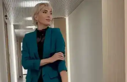 Ромина Андонова шокира с елегантен костюм и чушки!