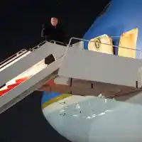 Шок! Самолетът на Тръмп се повреди на път за Давос!