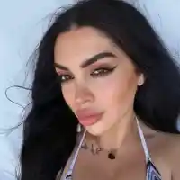 Шок! Дъщерята на Лияна с огромни силиконови бомби в Тайланд!