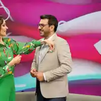 Стефан Щерев  се натиска на  Надя Иванова, тя се дърпа