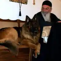 Свещеникът на Драгалевския манастир ще прави партия на простаците