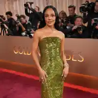 Златните глобуси 2026: Блясък и скандали на червения килим!