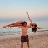 Възкръсналият Лазар в "Мамник" върти любов с актриса (Снимки)