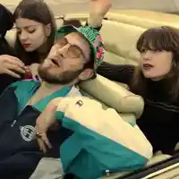 Възкръсналият Лазар в "Мамник" върти любов с актриса (Снимки)