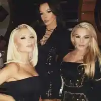 Скандал: Звездите ни шокират с ретро снимки! Как изглеждаха преди 10 години?