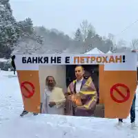 Скандалът с прасето на Асен Василев: Банкя в огъня на обвиненията!