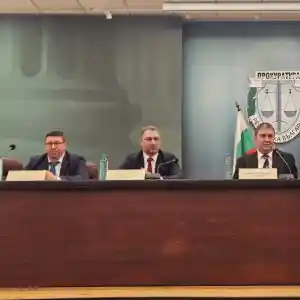 Шок! Трима зад решетките след разбиването на пиратските платформи!