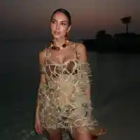 Александра Богданска шокира с мрежеста рокля на Малдивите!