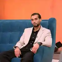 Брадърът Стефан носи прашките на Сияна